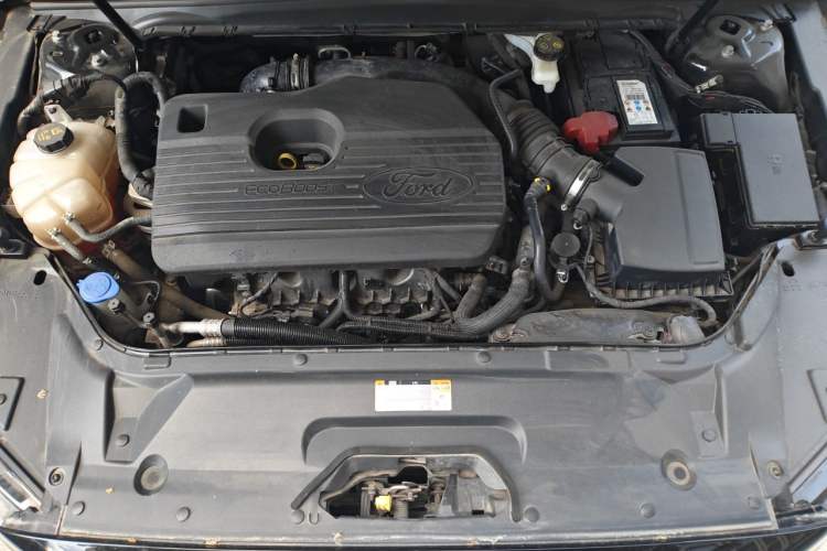 Used Ford Taurus 2019 EcoBoost 245 Premium Edition Engine Bay