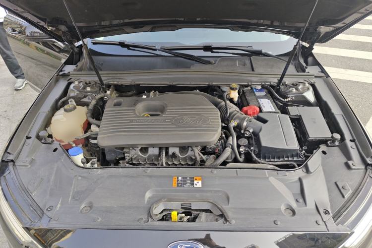 Used Ford Taurus 2019 EcoBoost 245 Premium Edition Engine Bay