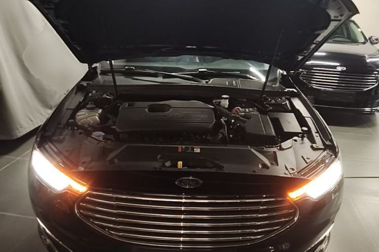 Used Ford Taurus 2019 EcoBoost 245 Premium Edition Engine Bay