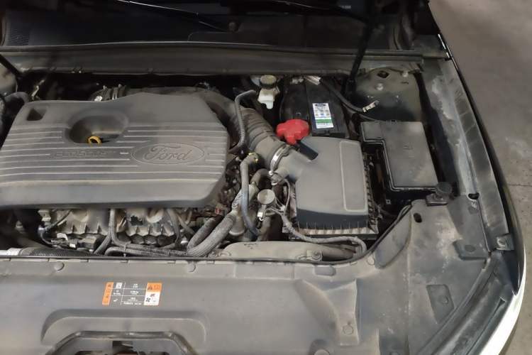 Used Ford Taurus 2019 EcoBoost 245 Comfort Edition Engine Bay Left
