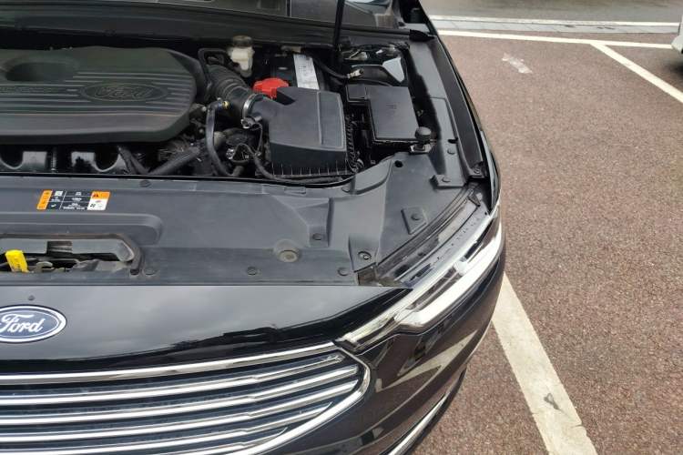 Used Ford Taurus 2019 EcoBoost 245 Premium Edition Engine Bay Left