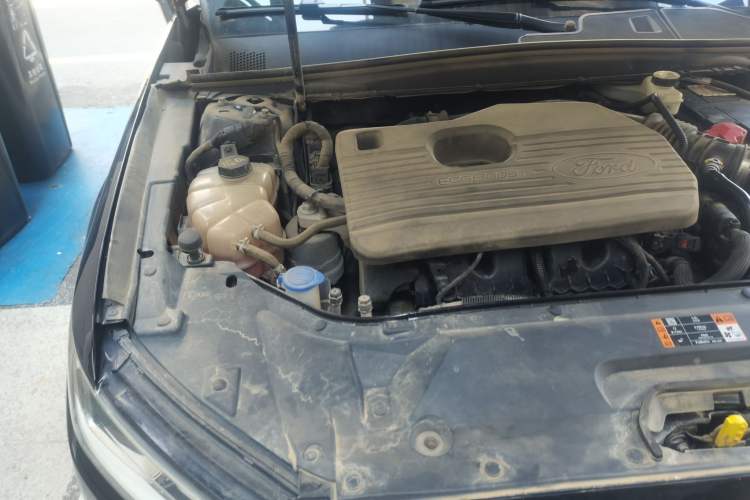 Used Ford Taurus 2019 EcoBoost 245 Premium Edition Engine Bay Right