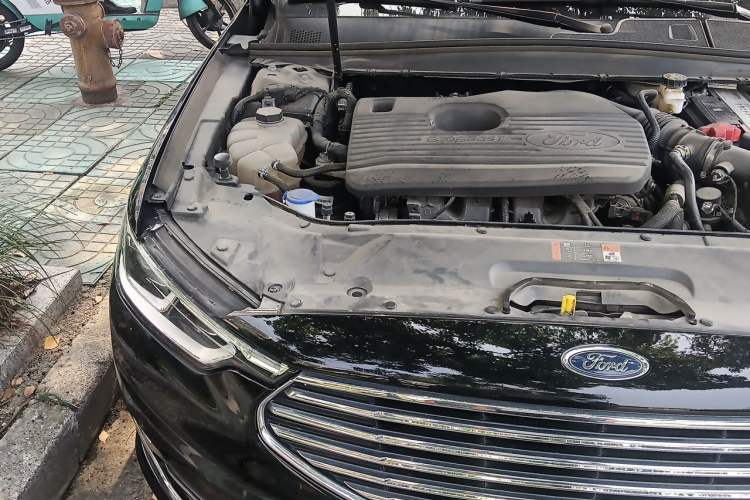 Used Ford Taurus 2019 EcoBoost 245 Premium Edition Engine Bay Right