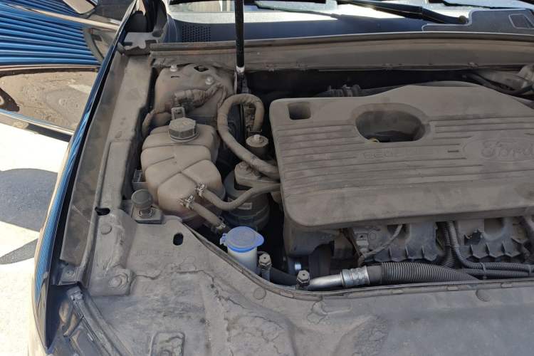 Used Ford Taurus 2019 EcoBoost 245 Premium Edition Engine Bay Right