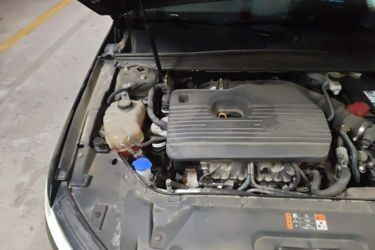 Used Ford Taurus 2019 EcoBoost 245 Comfort Edition Engine Bay Right