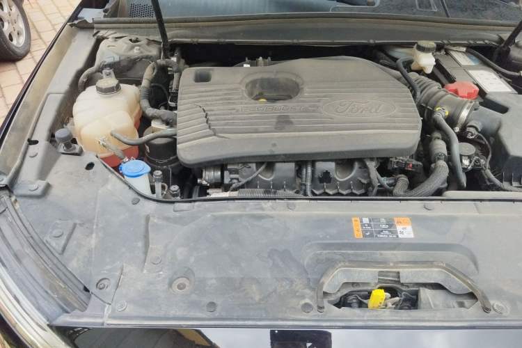 Used Ford Taurus 2019 EcoBoost 245 Comfort Edition Engine Bay Right