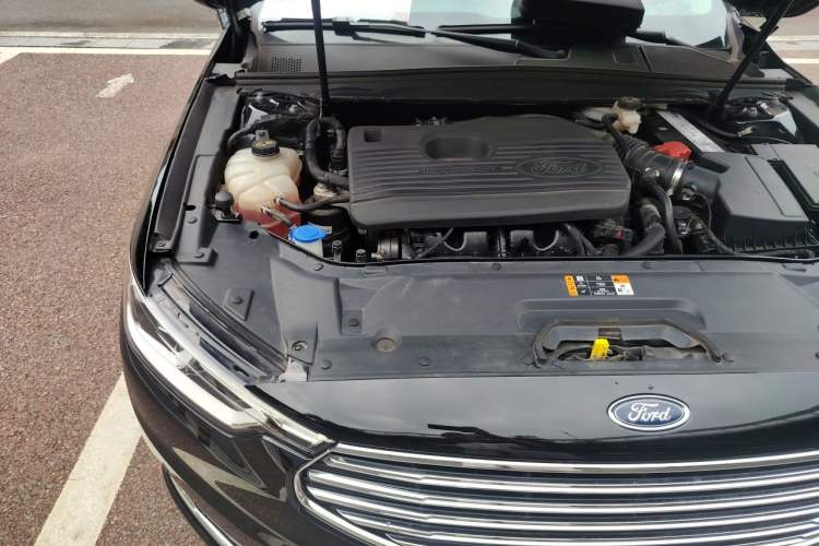 Used Ford Taurus 2019 EcoBoost 245 Premium Edition Engine Bay Right