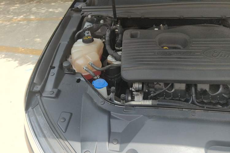 Used Ford Taurus 2019 EcoBoost 245 Premium Edition Engine Bay Right