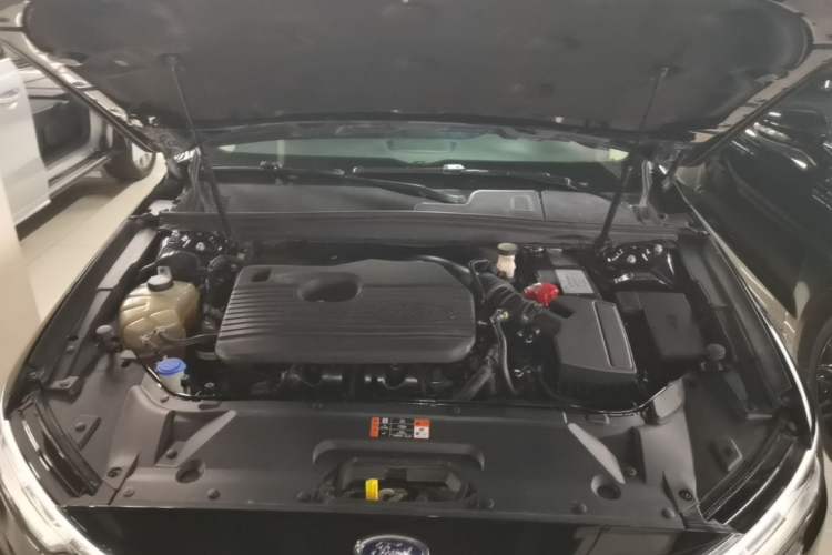 Used Ford Taurus 2019 EcoBoost 245 Premium Edition Engine Bay