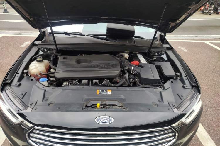 Used Ford Taurus 2019 EcoBoost 245 Premium Edition Engine Bay