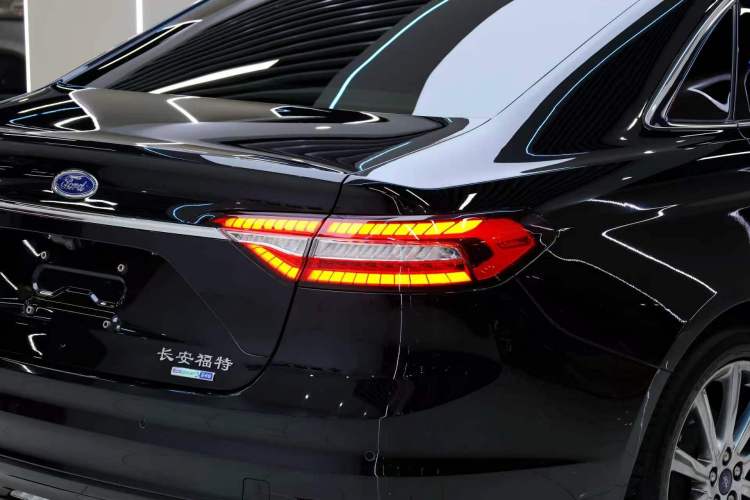 Used Ford Taurus 2019 EcoBoost 245 Premium Edition Exterior 14