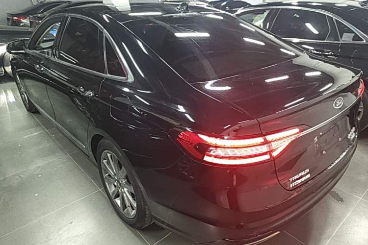 Used Ford Taurus 2019 EcoBoost 245 Premium Edition Exterior 2