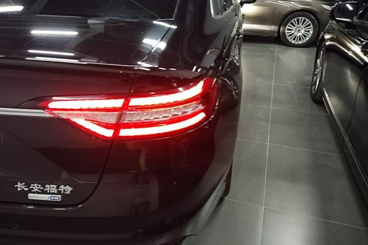Used Ford Taurus 2019 EcoBoost 245 Premium Edition Exterior 3