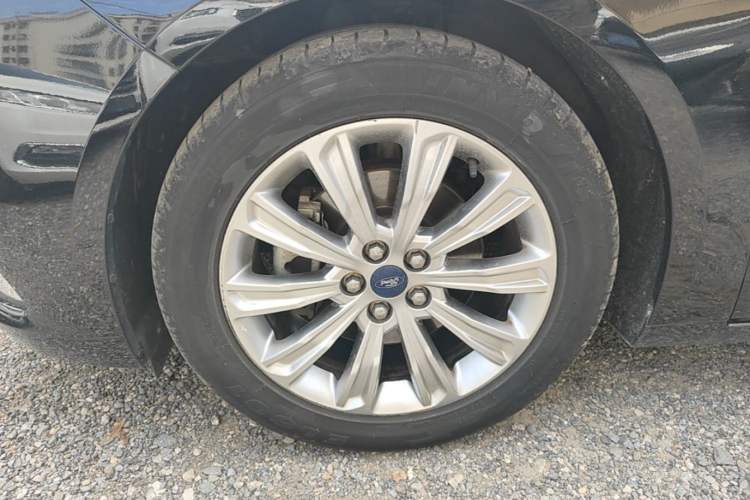 Used Ford Taurus 2019 EcoBoost 245 Comfort Edition Exterior 4