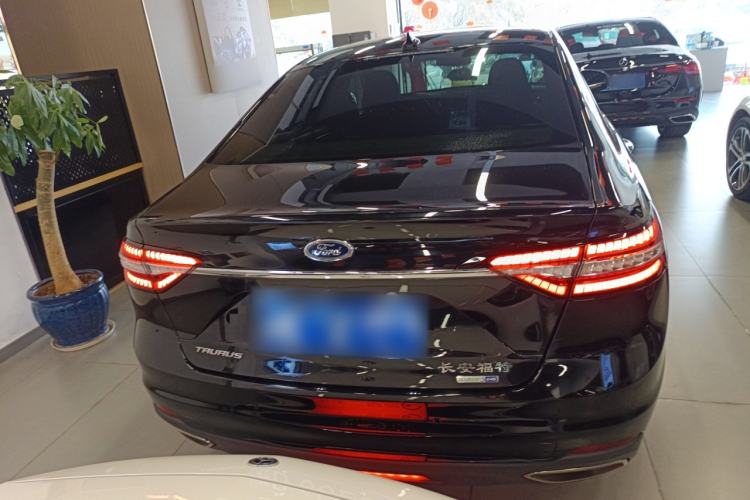 Used Ford Taurus 2019 EcoBoost 245 Comfort Edition Exterior 4
