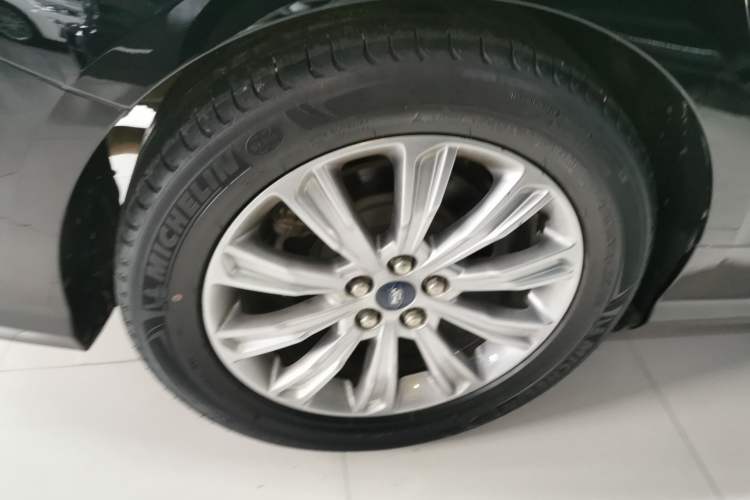 Used Ford Taurus 2019 EcoBoost 245 Comfort Edition Exterior 8
