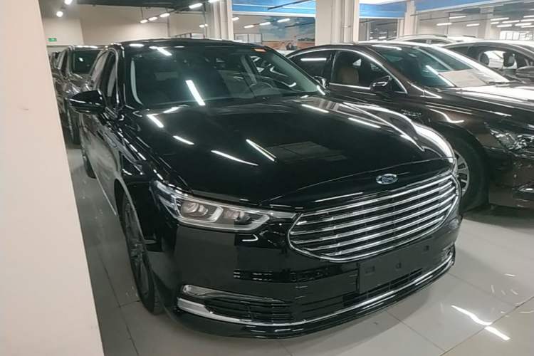 Used Ford Taurus 2019 EcoBoost 245 Premium Edition Front Right 45 Deg