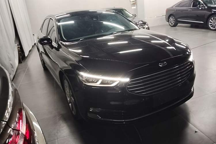 Used Ford Taurus 2019 EcoBoost 245 Premium Edition Front Right 45 Deg