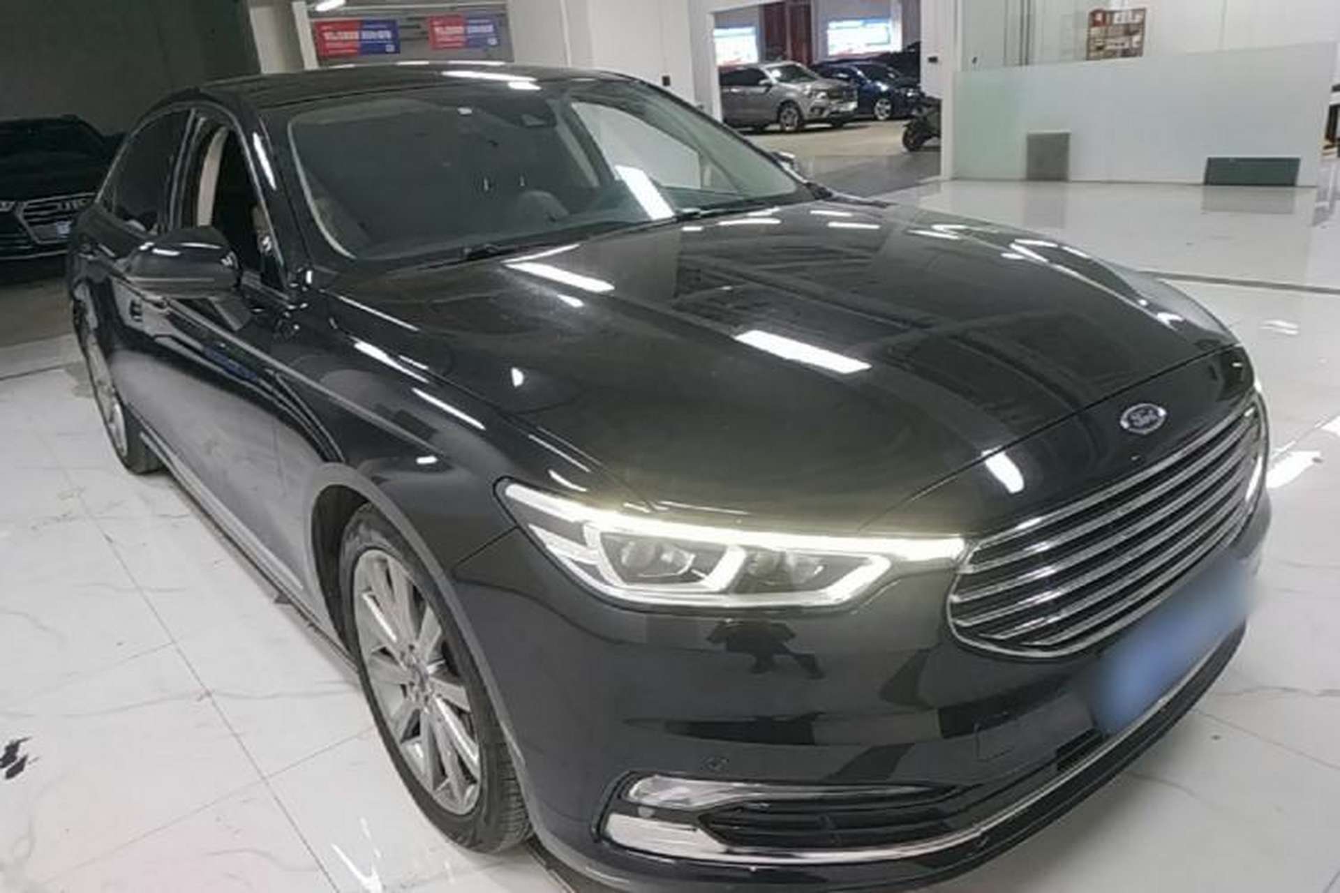 Used Ford Taurus 2019 EcoBoost 245 Premium Edition Front Right 45 Deg