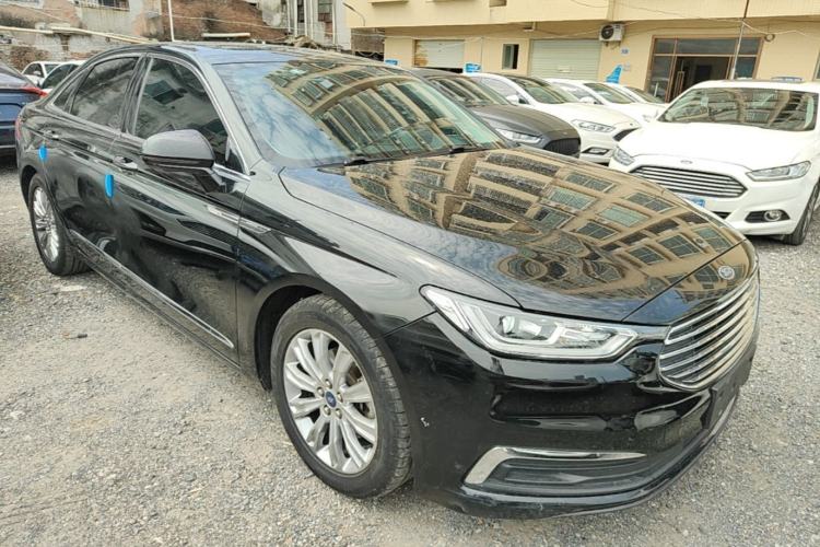 Used Ford Taurus 2019 EcoBoost 245 Comfort Edition Front Right 45 Deg