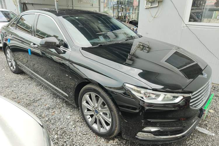 Used Ford Taurus 2019 EcoBoost 245 Premium Edition Front Right 45 Deg