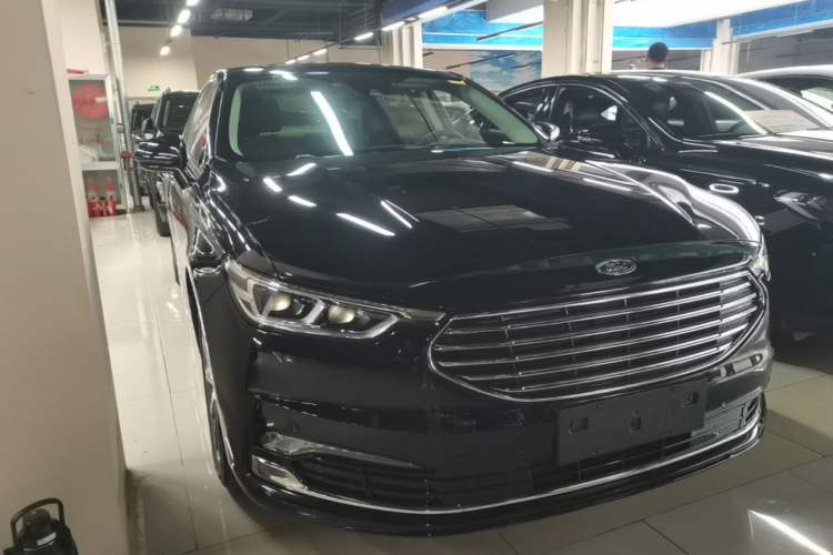 Used Ford Taurus 2019 EcoBoost 245 Premium Edition Front Right 45 Deg