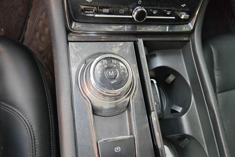 Used Ford Taurus 2019 EcoBoost 245 Premium Edition Gear Lever