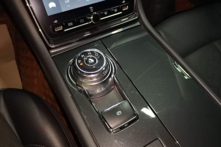 Used Ford Taurus 2019 EcoBoost 245 Premium Edition Gear Lever