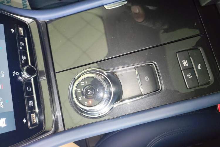 Used Ford Taurus 2019 EcoBoost 245 Premium Edition Gear Lever