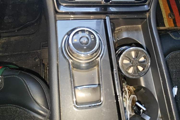 Used Ford Taurus 2019 EcoBoost 245 Premium Edition Gear Lever