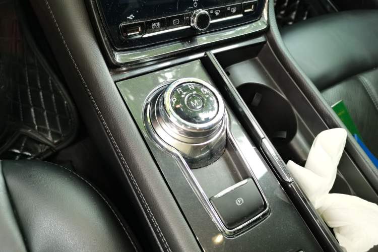 Used Ford Taurus 2019 EcoBoost 245 Premium Edition Gear Lever