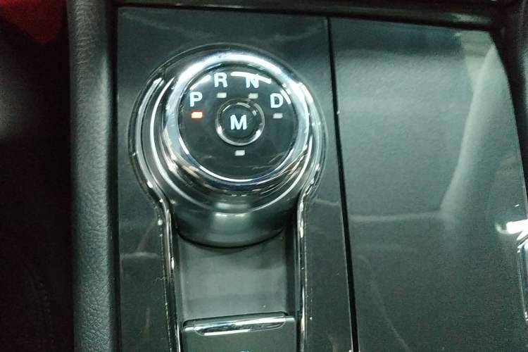 Used Ford Taurus 2019 EcoBoost 245 Premium Edition Gear Lever