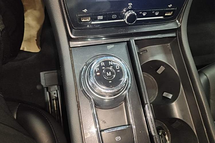 Used Ford Taurus 2019 EcoBoost 245 Premium Edition Gear Lever