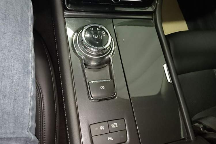 Used Ford Taurus 2019 EcoBoost 245 Premium Edition Gear Lever