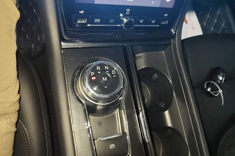 Used Ford Taurus 2019 EcoBoost 245 Premium Edition Gear Lever