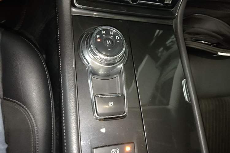 Used Ford Taurus 2019 EcoBoost 245 Comfort Edition Gear Lever