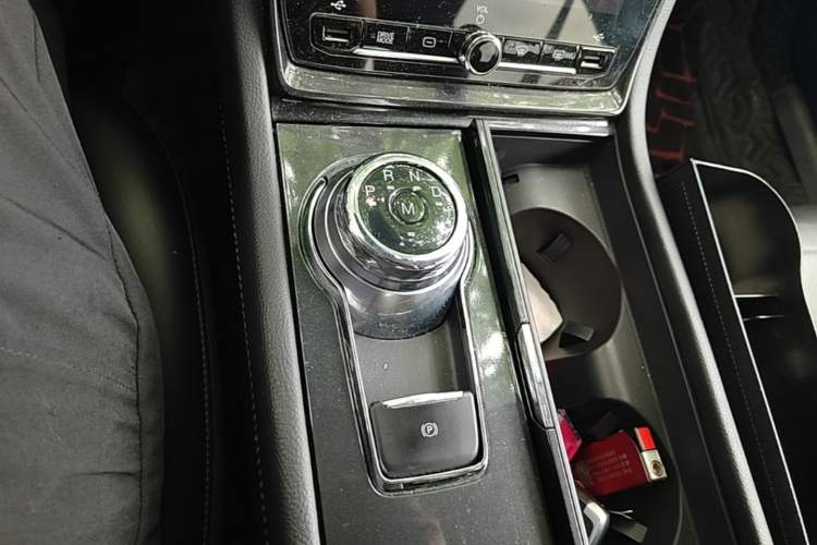 Used Ford Taurus 2019 EcoBoost 245 Premium Edition Gear Lever