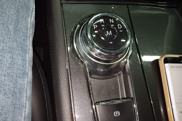 Used Ford Taurus 2019 EcoBoost 245 Premium Edition Gear Lever