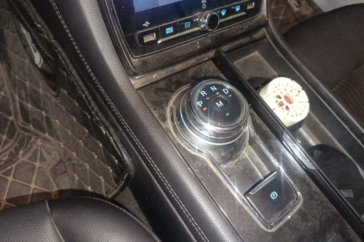 Used Ford Taurus 2019 EcoBoost 245 Comfort Edition Gear Lever