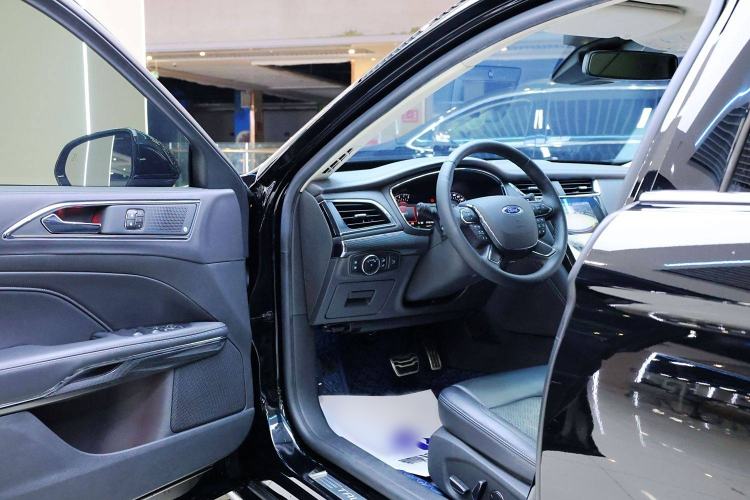 Used Ford Taurus 2019 EcoBoost 245 Premium Edition Interior 1