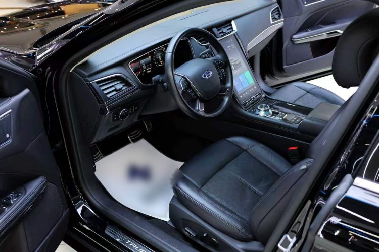 Used Ford Taurus 2019 EcoBoost 245 Premium Edition Interior 1