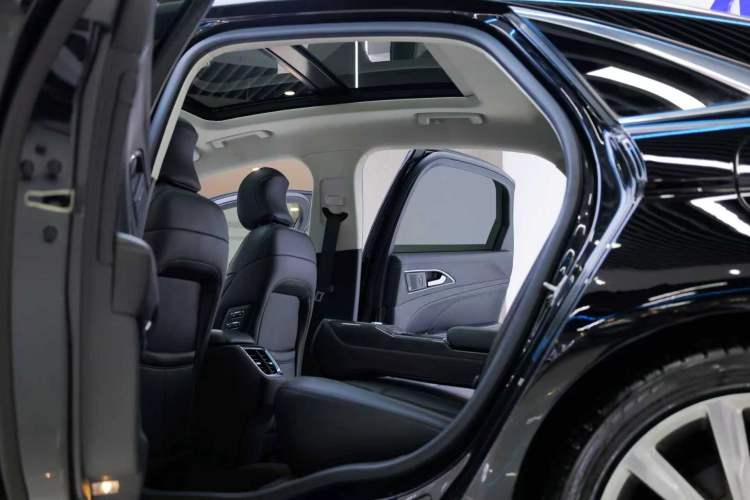 Used Ford Taurus 2019 EcoBoost 245 Premium Edition Interior 10