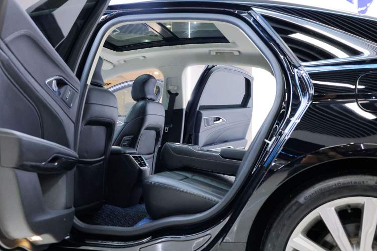 Used Ford Taurus 2019 EcoBoost 245 Premium Edition Interior 12