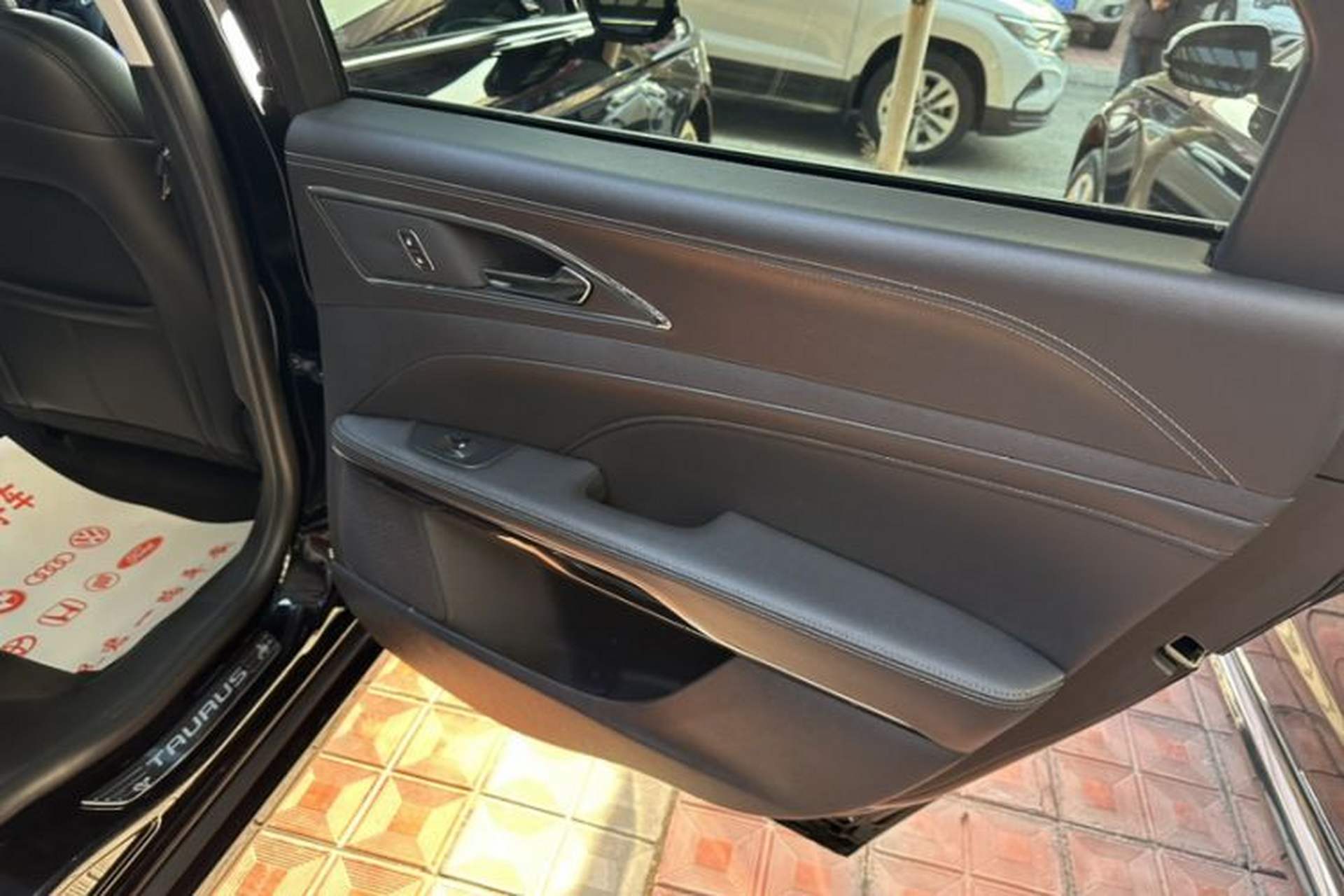 Used Ford Taurus 2019 EcoBoost 245 Comfort Edition Interior 12
