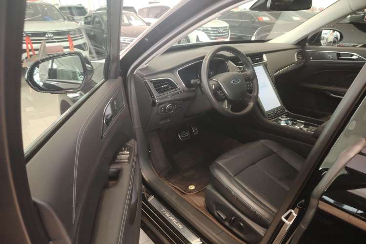 Used Ford Taurus 2019 EcoBoost 245 Premium Edition Interior 2