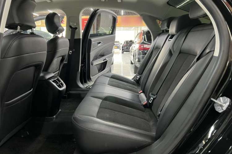 Used Ford Taurus 2019 EcoBoost 245 Comfort Edition Interior 3