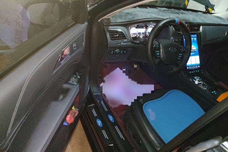 Used Ford Taurus 2019 EcoBoost 245 Premium Edition Interior 3