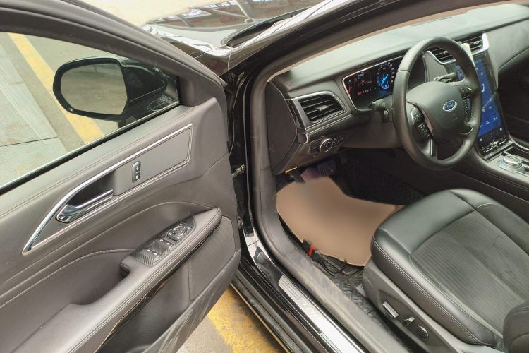 Used Ford Taurus 2019 EcoBoost 245 Comfort Edition Interior 3