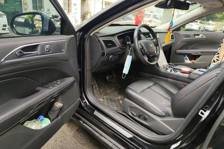 Used Ford Taurus 2019 EcoBoost 245 Premium Edition Interior 3