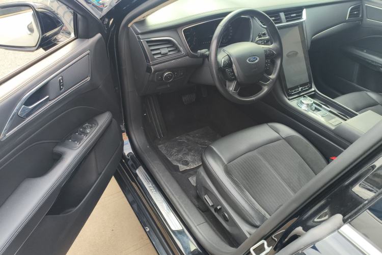 Used Ford Taurus 2019 EcoBoost 245 Comfort Edition Interior 3
